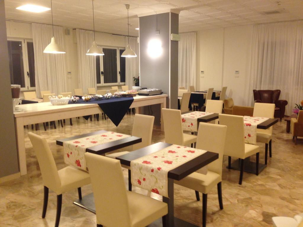 Riviera Mare Beach Life Hotel Ріміні Екстер'єр фото